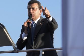 Εκρέμ Ιμάμογλου: «Αντιμετωπίζω ασύλληπτες κατηγορίες και συκοφαντίες» – Νέα επίθεση στον Ερντογάν