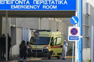 Πάτρα: Τον βρήκαν ματωμένο στο δρόμο - Τι εξετάζουν οι Αρχές