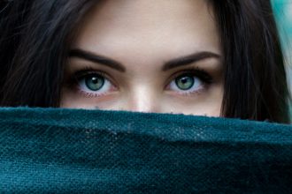 Το placebo effect στο skincare: Μήπως η ακριβή κρέμα σου δεν κάνει διαφορά;