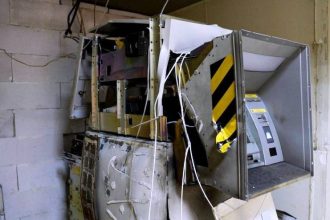 Κυλλήνη: Η στιγμή που οι δράστες αδειάζουν το ΑΤΜ (ΒΙΝΤΕΟ)