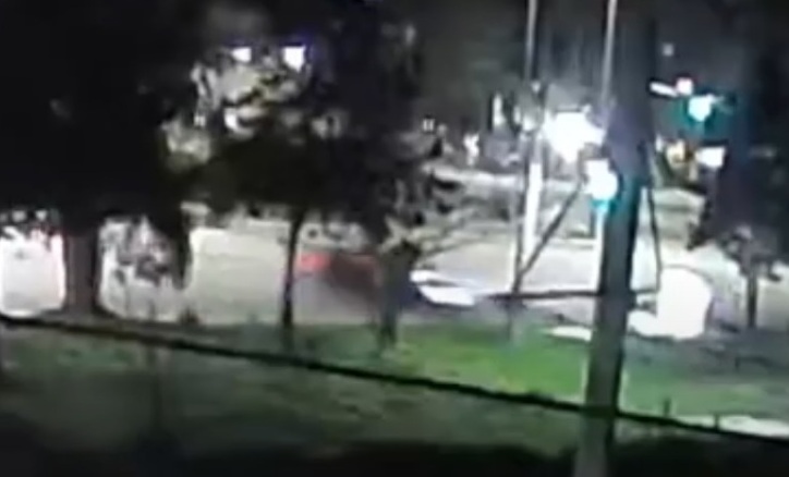 Γλυφάδα: Βίντεο ντοκουμέντο από το τροχαίο με το αυτοκίνητο που έπεσε σε στάση λεωφορείου