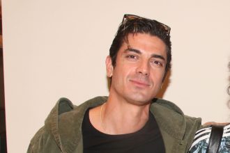 Δημήτρης Γκοτσόπουλος: «Με το θέατρο είναι σαν να “βγαίνω” από την πρίζα»