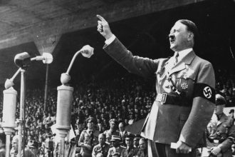 Πέθανε ο άνθρωπος που υποστήριζε ότι είναι ο τελευταίος απόγονος του Αδόλφου Χίτλερ