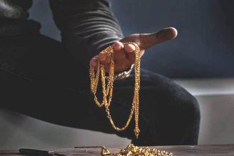 Αίγιο: Διέρρηξαν σπίτι και αφαίρεσαν κοσμήματα 5.000 ευρώ