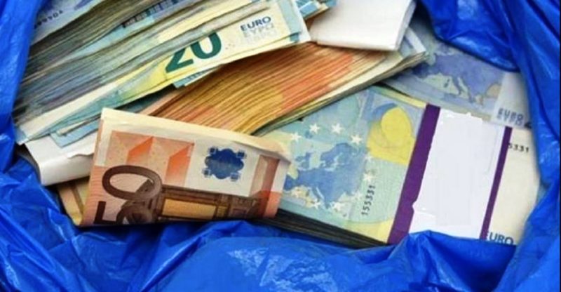 Πάτρα: Οι απατεώνες γιατροί έδρασαν ξανά - Γυναίκα τους άφησε τα λεφτά σε σακούλα