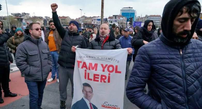 "Βράζει" η Τουρκία μετά την προφυλάκιση του Εκρέμ Ιμάμογλου – Βγαίνουν στους δρόμους οι πολίτες
