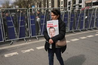 Εκρέμ Ιμάμογλου: «Ο λαός θα δώσει απάντηση στα ψέματα και τις συνωμοσίες» το πρώτο του μήνυμα