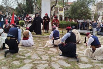 Πάτρα: Αναπαράσταση της ορκωμοσίας των Αγωνιστών του '21 στην Πλατεία Αγ. Γεωργίου (ΦΩΤΟ)