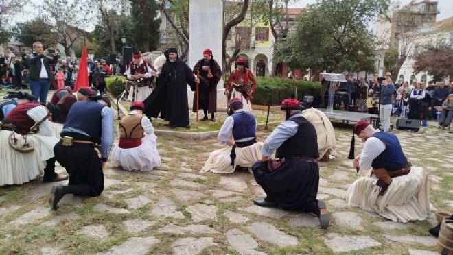 Πάτρα: Αναπαράσταση της ορκωμοσίας των Αγωνιστών του '21 στην Πλατεία Αγ. Γεωργίου (ΦΩΤΟ)
