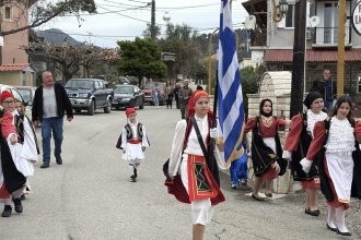 Με επισημότητα γιόρτασε την 25η Μαρτίου το Τρίκορφο Ναυπακτίας (Βίντεο)