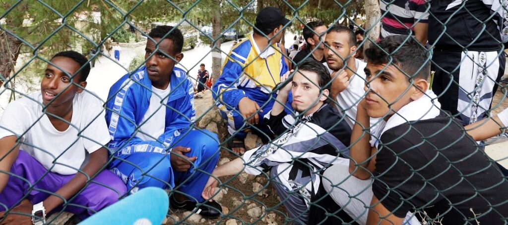 Κομισιόν: Το ιταλικό εθνικό δίκαιο θα εφαρμοστεί στις ιταλικές προσφυγικές δομές στην Αλβανία