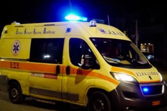 Σοβαρό τροχαίο με νεκρό και τραυματία - ΙΧ "καρφώθηκε" σε τοίχο