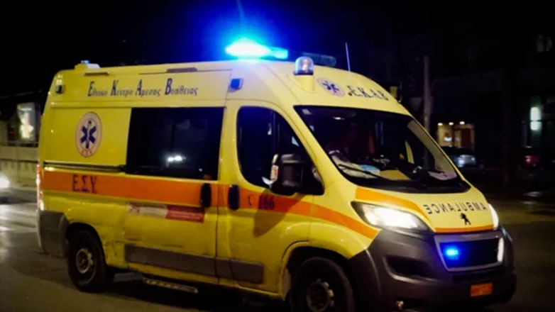 Σοβαρό τροχαίο με νεκρό και τραυματία - ΙΧ "καρφώθηκε" σε τοίχο