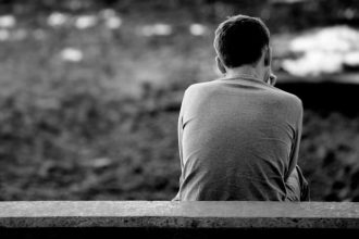 Κατάθλιψη ή burnout; Τι έχουμε και πώς να τα ξεχωρίσουμε;