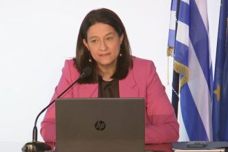 Ανακοινώσεις Κεραμέως: Στα 743 ευρώ καθαρά ο νέος κατώτατος μισθός - Η αύξηση θα συμπαρασύρει προς τα πάνω όλους τους βασικούς μισθούς στο δημόσιο