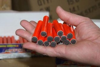 Πάτρα: Συνέλαβαν 16χρονο με κροτίδες