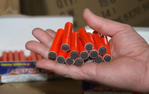 Πάτρα: Συνέλαβαν 16χρονο με κροτίδες