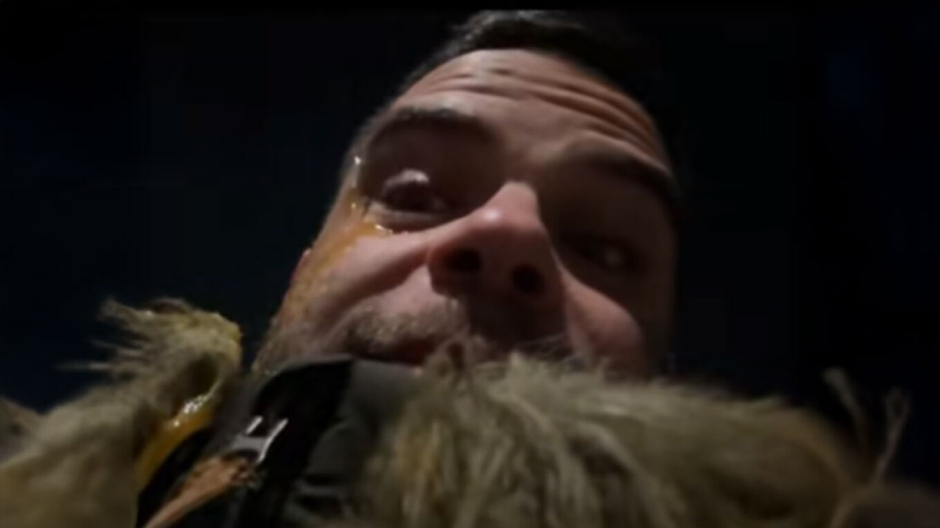 Θεσσαλονίκη: Συνέλαβαν ανήλικο που με ομάδα ατόμων επιτέθηκε στον youtuber Teosty με αβγά και πέτρες