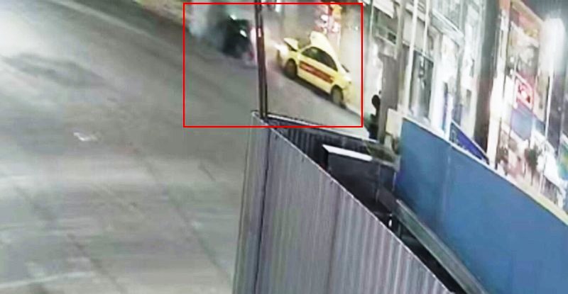 Βίντεο ντοκουμέντο από το φονικό τροχαίο στη Θηβών - Νεκρός οδηγός ταξί, βαριά τραυματισμένη η 22χρονη οδηγός