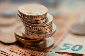 Προϋπολογισμός: Στα 2,7 δισ. ευρώ το πρωτογενές πλεόνασμα
