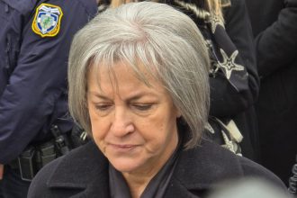 Αφαιρέθηκε από τη μητέρα του Βασίλη Καλογήρου η εποπτεία της ανάκρισης για την υπόθεση των Τεμπών