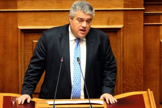 «Πυρά» κατά Τσάφου και από Χρυσομάλλη