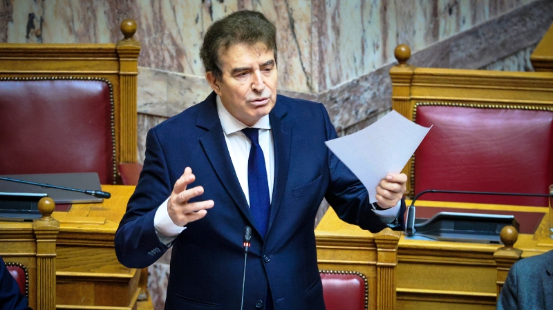 Χρυσοχοΐδης για τα επεισόδια στις διαδηλώσεις για τα Τέμπη: Εγκληματικό μέτωπο από χούλιγκανς και κουκουλοφόρους