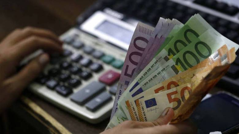 Χρέη στην εφορία: Τα «μικρά ψάρια» πληρώνουν, οι μεγαλο-μπαταξήδες φεσώνουν
