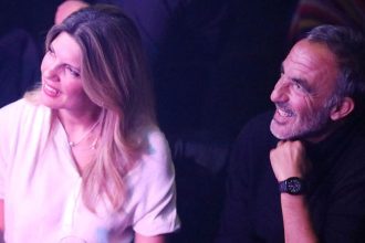 Νίκος Αλιάγας: Σπάνια βραδινή έξοδος στα μπουζούκια μαζί με τη σύντροφό του Τίνα Γρηγορίου