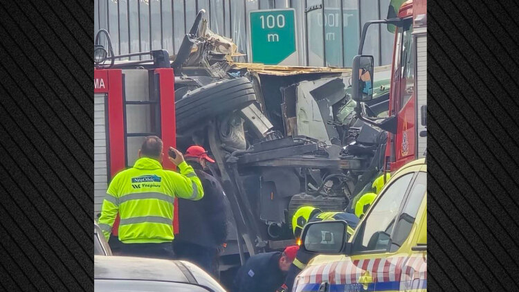 Ανατροπή νταλίκας στην Εθνική Οδό στο ρεύμα προς Κηφισιά – Κλειστή η δεξιά λωρίδα