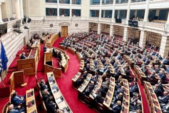 Live η συζήτηση στη Βουλή για την πρόταση δυσπιστίας κατά της κυβέρνησης