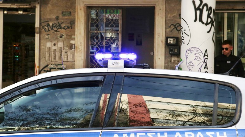 Ερωτικό παιχνίδι που εξελίχθηκε σε τραγωδία δείχνουν τα πρώτα στοιχεία για τον θάνατο του άνδρα στην Ομόνοια