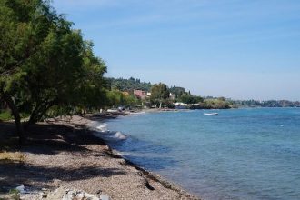 Γέμισαν ...τσιμέντο οι παραλίες Πάτρας, Αιγίου, Ναυπάκτου - Έρευνα για το "μπάζωμα" των ακτών