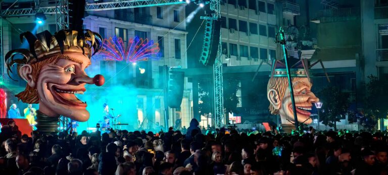 Ώρα Πατρών: "Καρναβάλι διεκπεραίωσης"