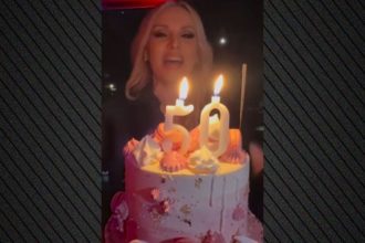 Η Πέγκυ Ζήνα έκλεισε τα 50 - Το βίντεο που ανέβασε ο Γιώργος Λύρας από τα γενέθλιά της