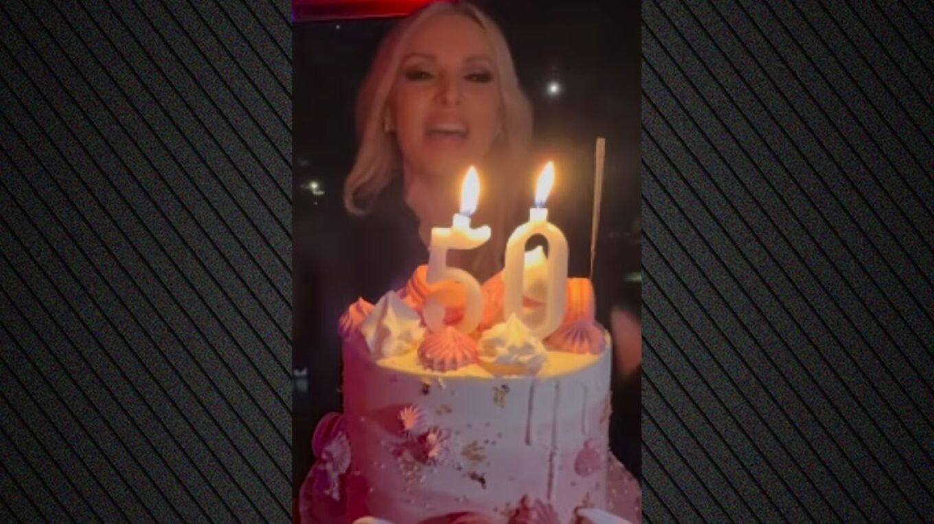 Η Πέγκυ Ζήνα έκλεισε τα 50 - Το βίντεο που ανέβασε ο Γιώργος Λύρας από τα γενέθλιά της