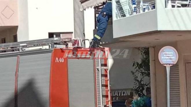 Πάτρα: Επιχείρηση της Πυροσβεστικής για τον απεγκλωβισμό γυναίκας (ΦΩΤΟ - ΒΙΝΤΕΟ)