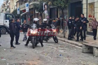 Έπεσε ξύλο στην Ρήγα Φεραίου-Πέντε καρναβαλιστές συνεπλάκησαν μπροστά στα έντρομα μάτια των υπολοίπων-ΦΩΤΟ