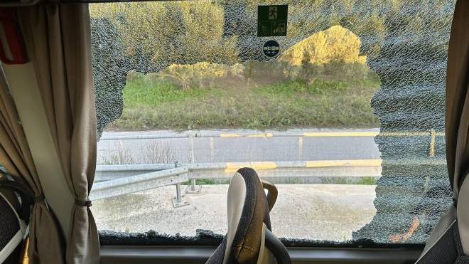 Πάτρα: Συνελήφθη 13χρονος που πετούσε πέτρες σε λεωφορείο