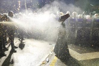 Εκρέμ Ιμάμογλου: Ξανά επεισόδια και χρήση χημικών στην Κωνσταντινούπολη για τον προφυλακισμένο δήμαρχο