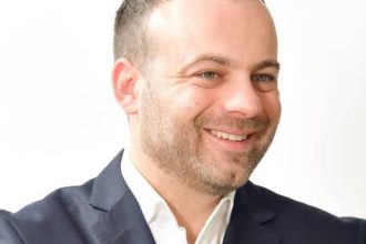 Ο Θέμης Μπάκας ομιλητής σε εκδήλωση του Κινήματος Δημοκρατίας για τη στεγαστική κρίση