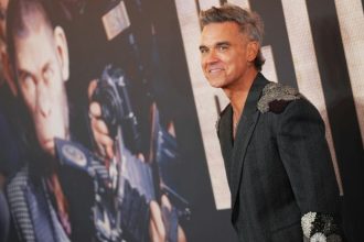 Robbie Williams: Αγαπημένοι μου Έλληνες, ανυπομονώ να σας δω στο Καλλιμάρμαρο