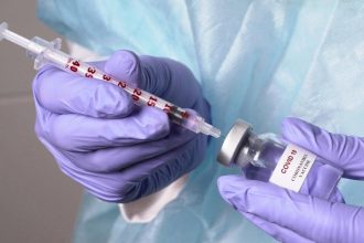 Ποιοι πρέπει να εμβολιαστούν κατά πνευμονιόκοκκου και RSV