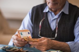 Συντάξεις Απριλίου: Πότε θα καταβληθούν