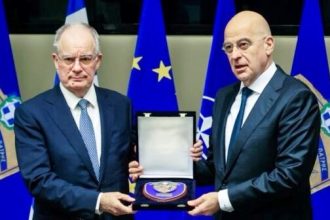 Ο Πρόεδρος της Δημοκρατίας και ο Υπουργός Άμυνας στις εκδηλώσεις της Εξόδου στο Μεσολόγγι