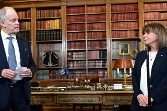 «Στόχος μου η εθνική ομοψυχία» - Ορκίστηκε Πρόεδρος της Δημοκρατίας ο Κ. Τασούλας, παρέλαβε από τη Σακελλαροπούλου