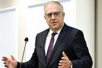 Θεοδωρικάκος: Προστατεύουμε τους καταναλωτές, προωθούμε αληθινές προσφορές με τον νέο Κώδικα Δεοντολογίας