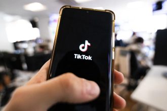 «Μαύρο» στο TikTok για έναν χρόνο ρίχνει η Αλβανία