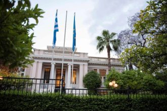 Αυξήσεις μισθών και στους ένστολους αφού πρώτα οι υπουργοί εξοικονομήσουν κονδύλια - Στη ΔΕΘ οι ανακοινώσεις, δυσφορία στο Μαξίμου για τις δηλώσεις