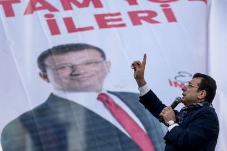 Ο Εκρέμ Ιμάμογλου διώκεται για μίζες 15 δισεκ. ευρώ – Το κατηγορητήριο που τον έστειλε στη φυλακή